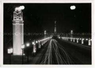 Berlin, Siegessäule, Flaggenschmuck bei Nacht