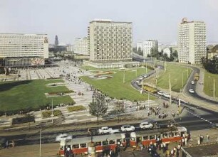 Dresden. Prager Straße vom Hauptbahnhof aus
