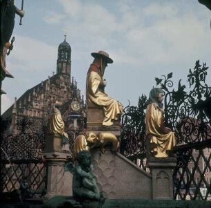 Nürnberg. Hauptmarkt mit Schönem Brunnen