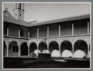 Kreuzgang der Franziskanerkirche Santa Croce, Florenz, Toskana