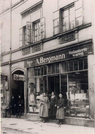 Altstadt, Dörfle. Zähringerstraße 19, Kurzwaren A. Bergmann