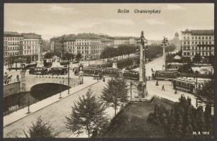 Ansichtskarte Oranienplatz und Oranienbrücke mit Straßenbahnen, Säulen und Grünflächen [2/2]