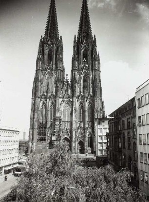 Doppelturmfront des Kölner Doms : Köln, Ansicht des Doms von Westen