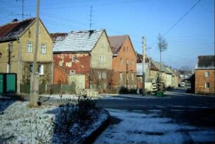 Dorfplatz, nördliche Häuserzeile