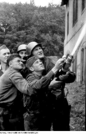 Dresden. Feuerwehr, gemeinsame Brandbekämpfung im Lockwitztal, 1. Juli 1964