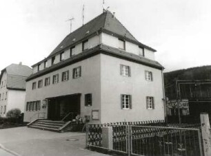 Bad Gottleuba, Pirnaer Straße 12. Wohnhaus (1930/1940) mit Laden