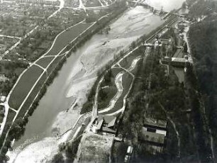 Hansjakob, Gottfried; Augsburg - Spickel, Am Eiskanal 30A; Kanuslalom Olympiastrecke, Freiflächengestaltung - Luftbild Lech, Kanustrecke, Wehranlage Hochablass (Richtung Süden)