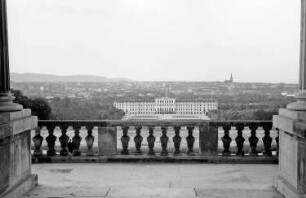 Schönbrunn: Schloss von der Gloriette