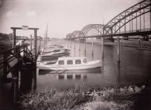 Harburg, Straßenbrücke : Hamburg-Harburg. Straßenbrücke über die Süderelbe. Teilansicht (unterstrom) vom Segelhafen