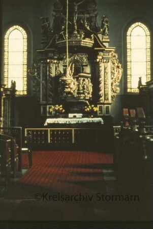 Schloßkirche: Altar mit Taufengel