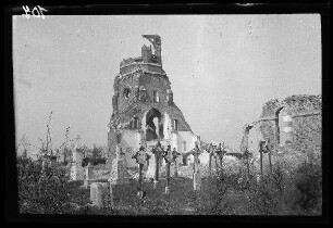 Gheluvelt (=Geluveld, Belgien): "zerstörte Kirche", davor der Friedhof (Nahaufnahme)