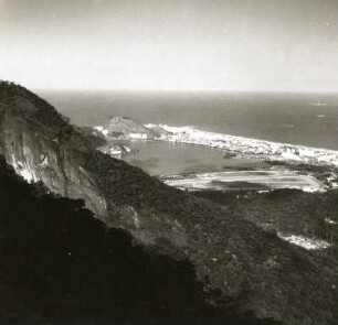 Rio de Janeiro, Brasilien. Blick vom Südwesthang des Corcovado über die Lagune Rodrigo de Freitas nach Südosten gegen Ipanema und Atlantik
