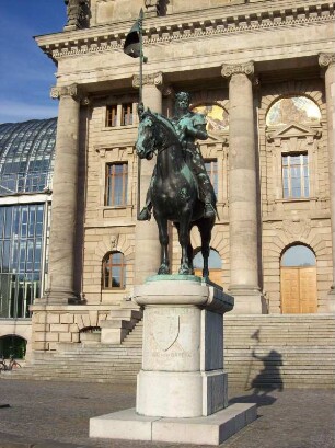 München: Reiterstandbild des Otto von Wittelsbach vor der Staatskanzlei
