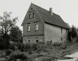 Heuersdorf, Dorfstraße 4. Dreiseithof (1846/1855). Wohnhaus