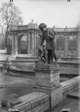 Märchenbrunnen: Hans im Glück