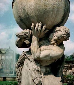 Atlas Skulptur in der Hofanlage des Dresdner Zwingers
