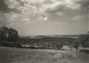 Dohma-Cotta. Blick vom Abhang der Panoramahöhe zum Cottaer Spitzberg (391 m)