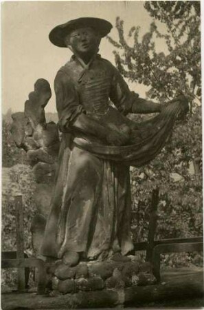 Statue: Bauernmädchen