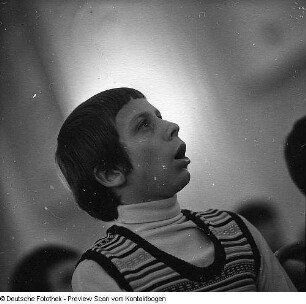 Knabenchor Dresden. Probe unter Chorleiter Manfred Winter in der EOS (Gymnasium) "Romain Rolland", 1973.12. & Probe mit den Solisten des Knabenchores Dresden, am Flügel Chorleiter Manfred Winter