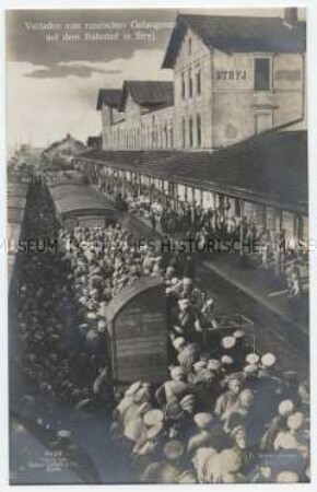 Russische Kriegsgefangene auf dem Bahnhof Stryj