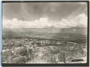 Becken von Cochabamba mit der Stadt vom Serranía San Pedro aus gesehen