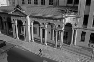 Berlin-Mitte : In Berlin-Mitte, Mohrenstrasse, BM für Justiz; zu MA "Leergeglänt"
