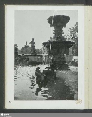 Der Tritonen Brunnen auf dem Zwingerwall