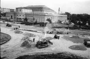 Gleisverlegungsarbeiten an der Beiertheimer Allee und Hermann-Billing-Straße zur Neuführung der Straßenbahn durch die Hermann-Billing-Straße auf die Ettlinger Straße.