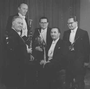 Gruppenaufnahme vom Bläserquintett der Staatskapelle (Prof. Fritz Rucker)