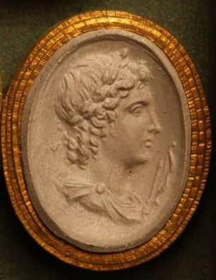 Profilkopf des lorbeerbekrönten Apollo mit Pfeil und Bogen (Daktyliothek, Erstes Mythologisches Tausend)