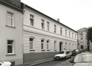 Radeburg, Marktstraße 12. Wohnhaus (um 1840/1860). Ecklage zur Carolinenstraße
