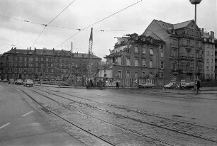 Abbruch des Alten Vincentiuskrankenhauses in der Kriegsstraße 49 am Karlstor