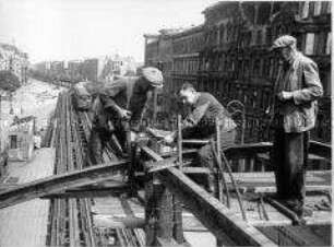 Reparaturarbeiten an der Berliner Hochbahn