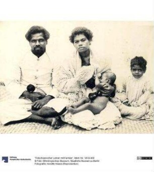 "Fidschianischer Lehrer mit Familie"