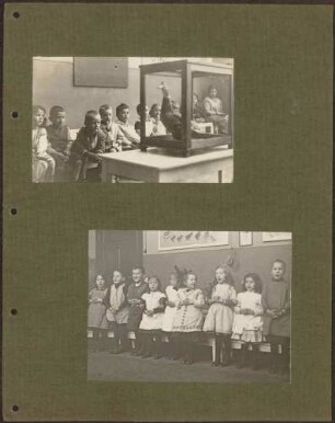 Kinder vor Käfig mit Ente; singende Kinder.