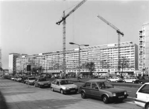 Dresden-Altstadt. St. Petersburger Straße. Blick gegen Prager Zeile (Wohnblock an der Prager Straße)