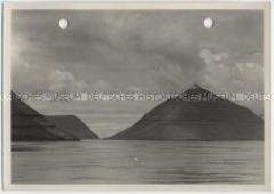 Färöer-Inseln, Im Fjord