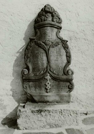 Doppelgrabstein für die Geschwister Christina Charlotta und Carolina Friderica Geniter