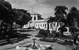 Regierungspalast in Goiás : Regierungspalast und Barockkirche in Goiás.