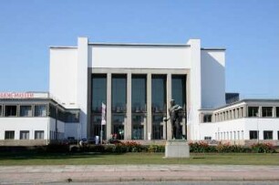 Dresden. Hygienemuseum (1927-1930; W. Kreis)
