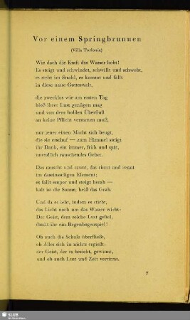 Vor einem Springbrunnen