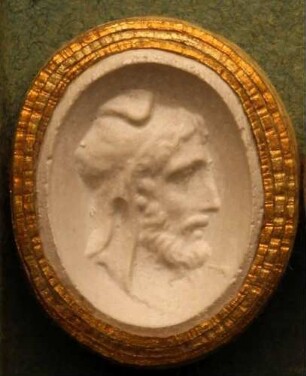 Profilbildnis eines bärtigen Mannes mit phrygischer Mütze (Priamus, König von Troja?) (Daktyliothek, Zweites Historisches Tausend)