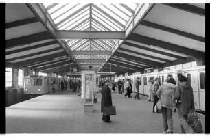 Kleinbildnegativ: U-Bahnhof Kottbusser Tor, 1979