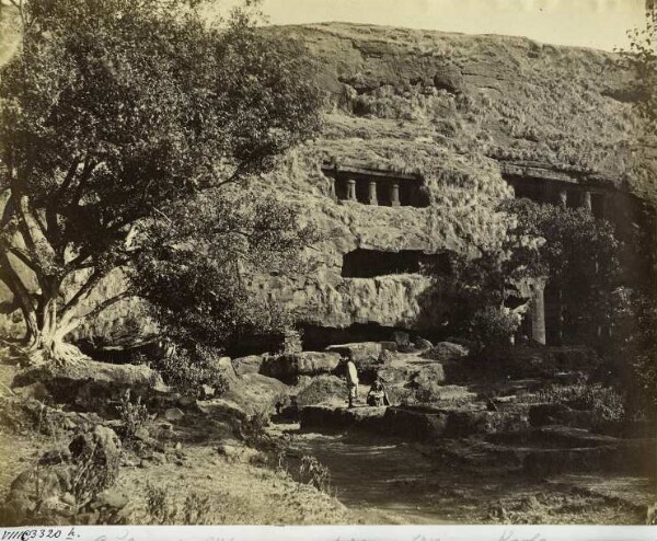 Grottes de Carlee ("Caves of Karlie") (vue extérieure) ("The Hill, with Hermitages")