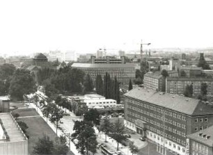 Dresden-Altstadt. Blick vom Haus der Presse über die Ostra-Allee gegen Großes Haus und Stadthaus nach Südsüdosten