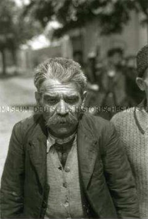 Serbische Gefangene in Pancevo und zum Tode verurteilte Partisanen (Tschetniks)