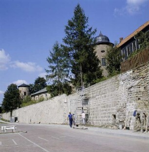 Hildburghausen. Alte Stadtbefestigung. südliche Mauer, Teilstück mit Türmen nach Nordwesten