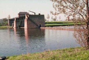 Altes Wehr der Staustufe Kleinostheim/Main