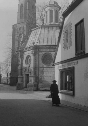 Herrenstraße : Blick in die Herrenstraße von Telgte. Vorn das Gasthaus Münsterland, dahinter die Wallfahrtskapelle und die Kirche St. Clemens