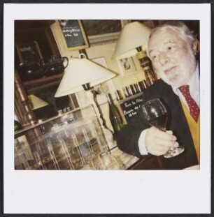 Wolfram Siebeck in einem Restaurant in Paris